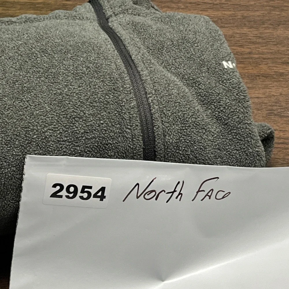 The North Face Pullover Mens Medium Gray Long Sleeve‎ 1/4 Zip Fleece Performance